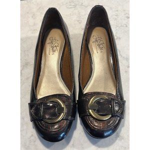 Life‎ Stride Brown Patent low Wedge Gold Buckle Size 9